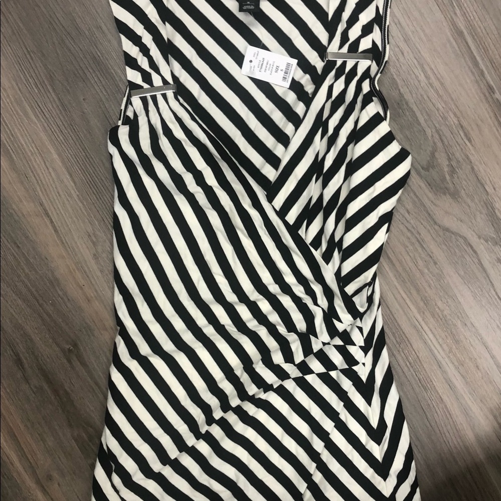 Very flattering  NEW WHBM top.